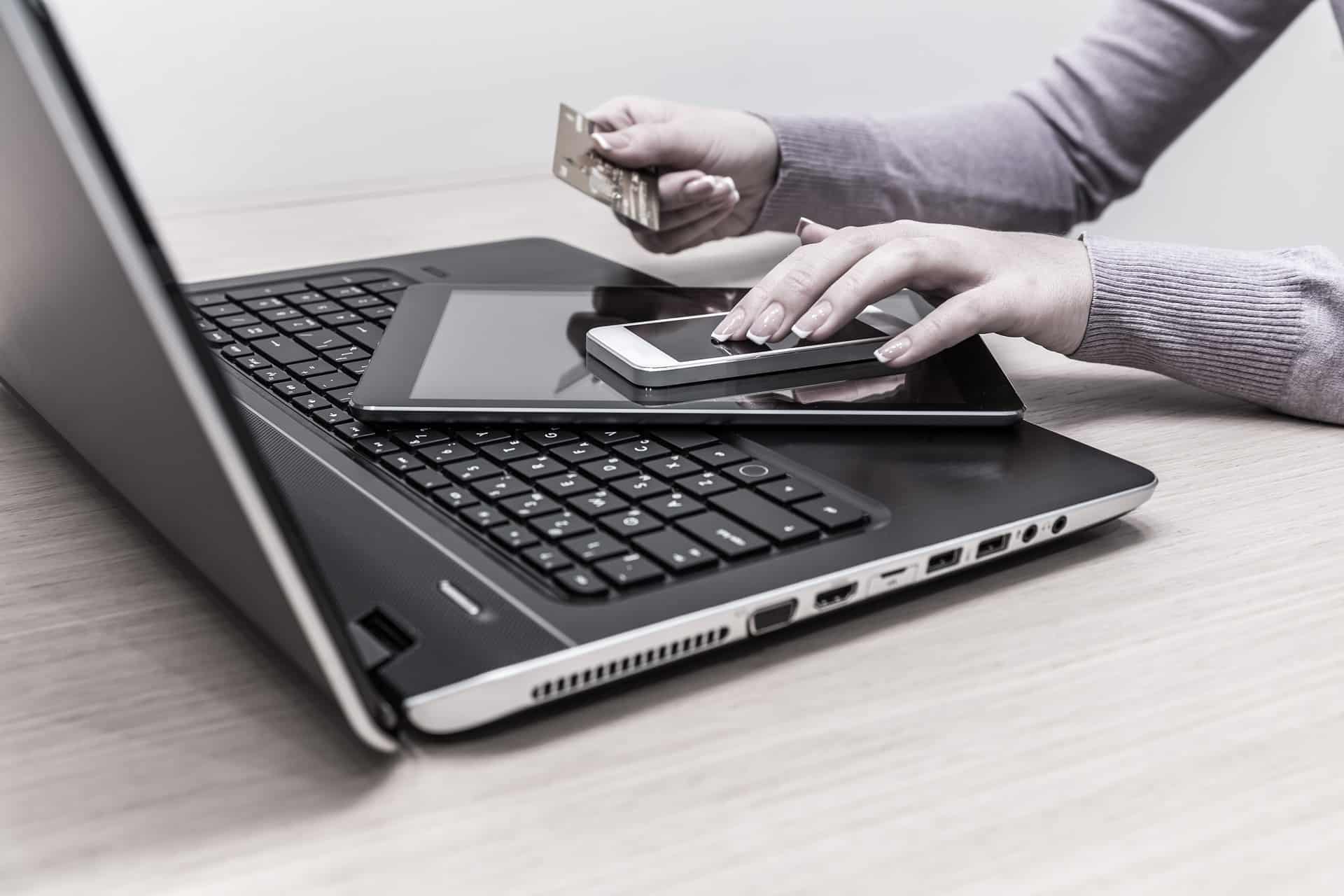 cashless society fintech