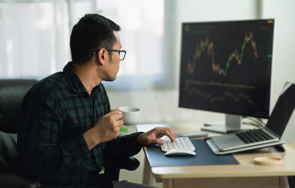 What Causes Bursa Malaysia Prices To Go Up And Down?