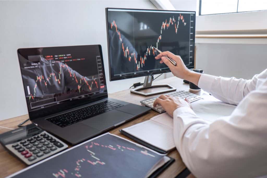 Using The CANSLIM Formula To Choose Good Stocks